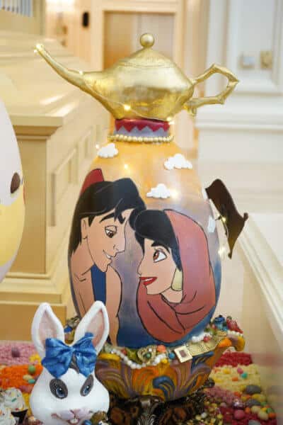 Chocolate Easter Egg Aladdin & Jazmin with Genie Lamp on Top