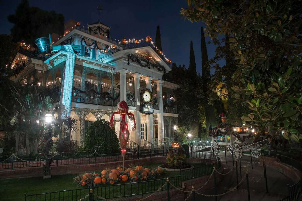 Haunted Mansion Holiday disneyland
