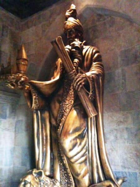 statue1