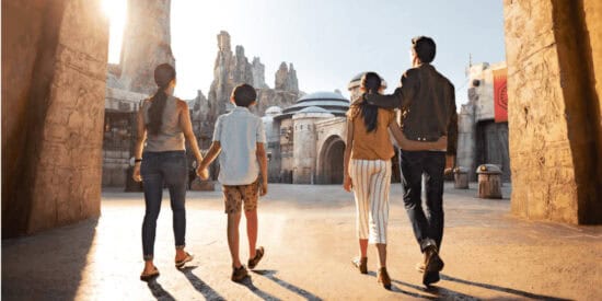 Guests walking into Star Wars: Galaxy's Edge