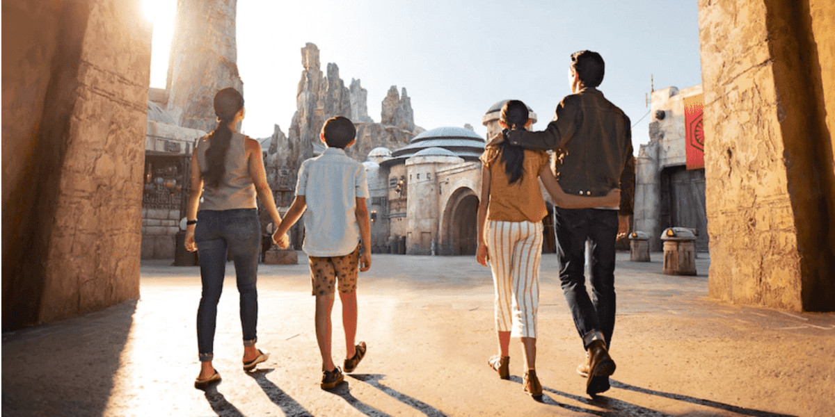 Guests walking into Star Wars: Galaxy's Edge