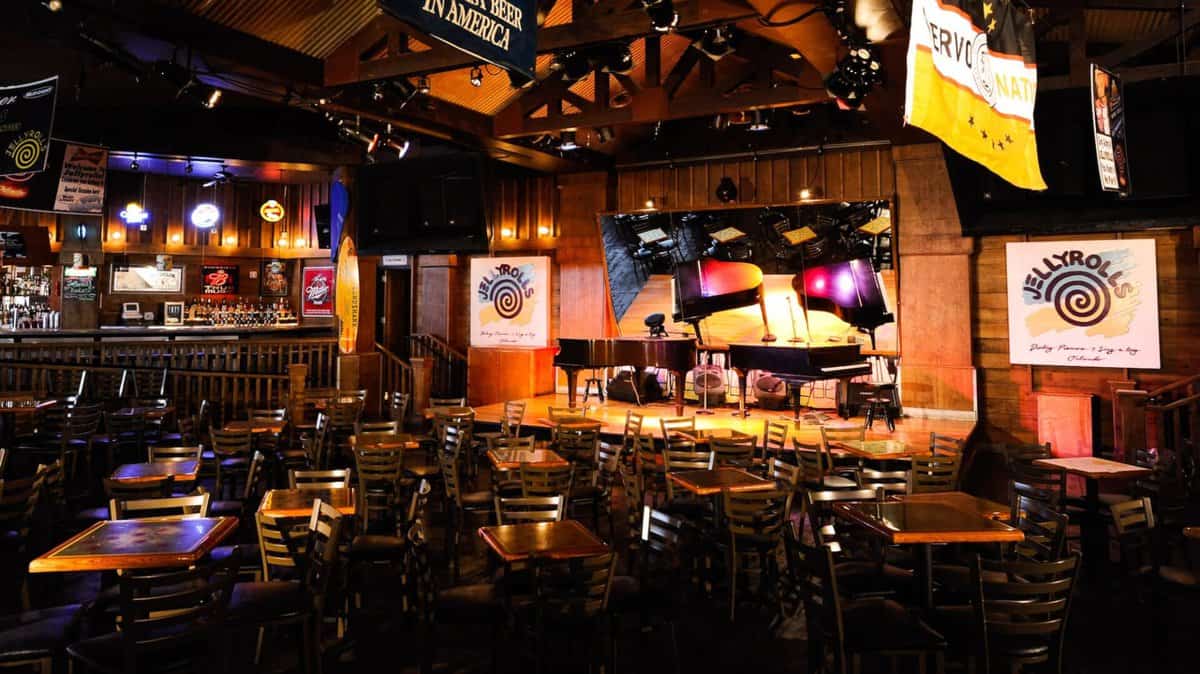 A group of people sitting at a table in a restaurant