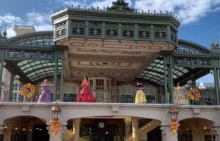 princesses train station