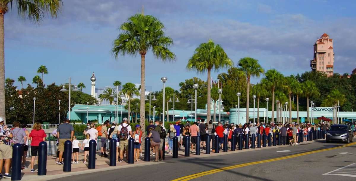 disney world crowd