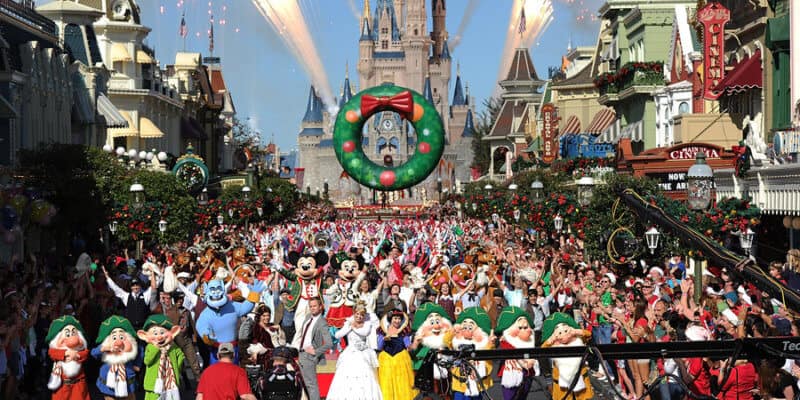 disney parks holiday parade