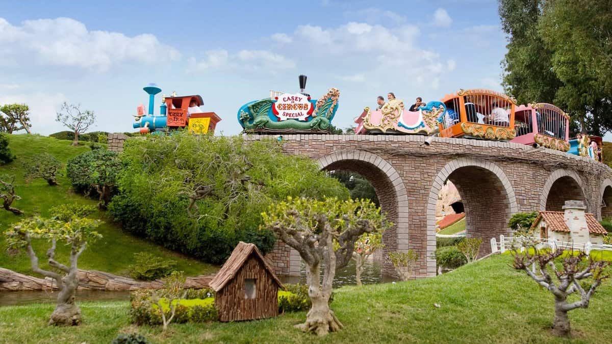casey-jr-circus-train-00