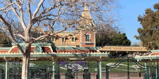disneyland park gates closed