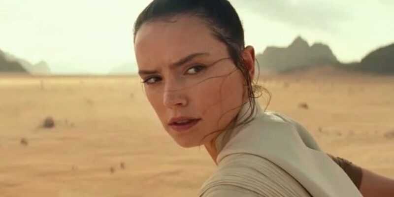 Rey (Daisy Ridley) in the desert in 'The Rise of Skywalker'