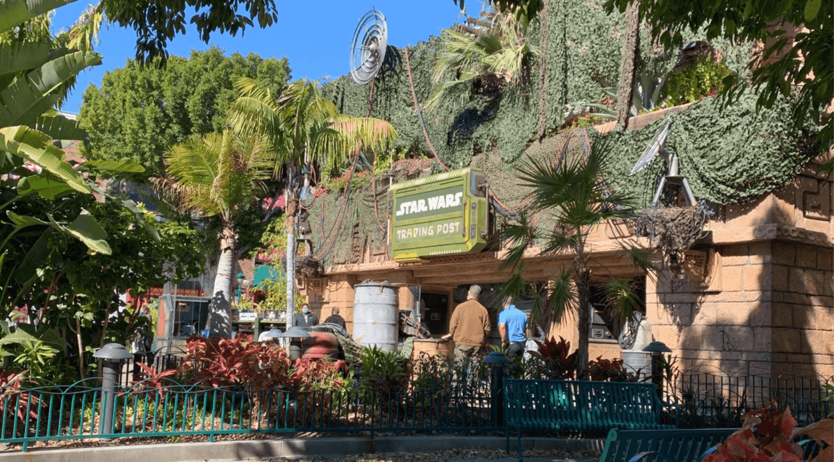 Star Wars' Store Outside of a Park 