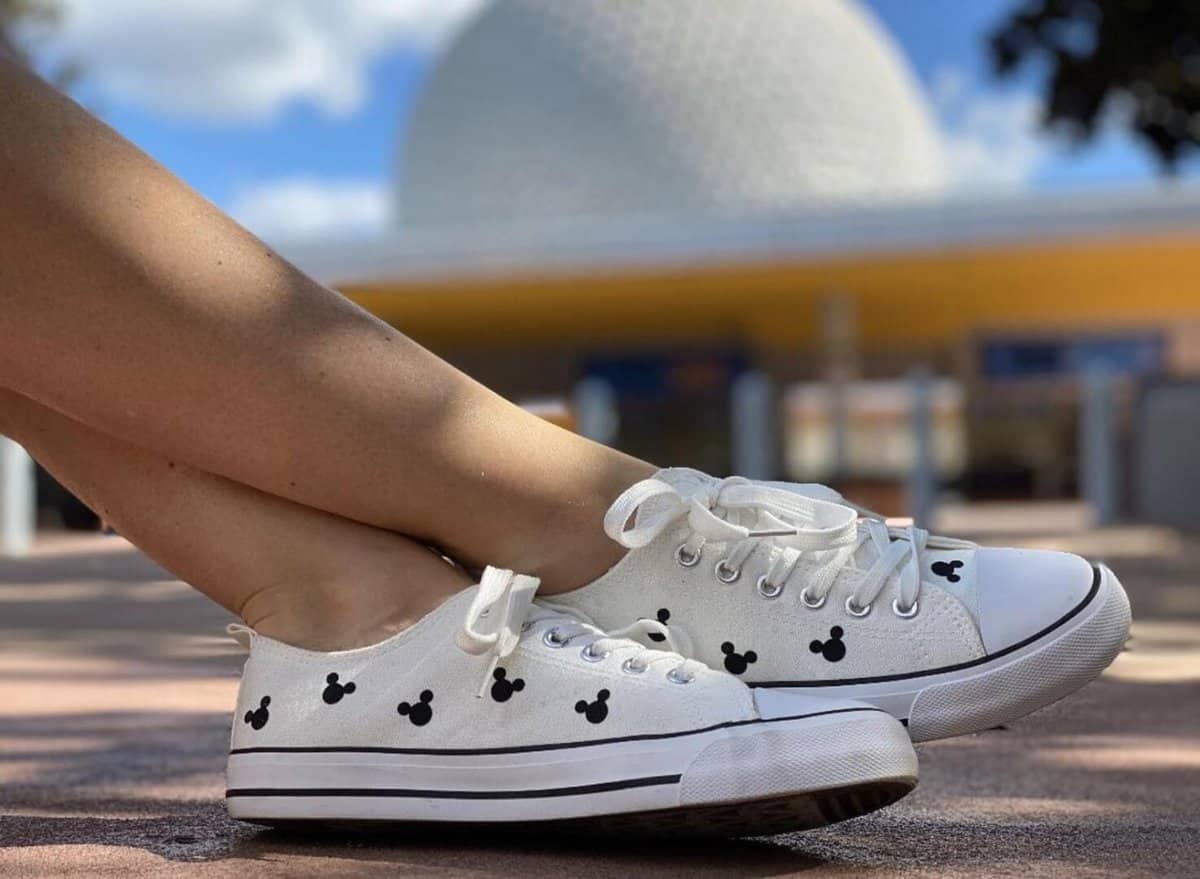 Converse best sale disney shoes