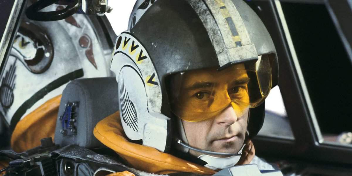 wedge antilles flying x-wing