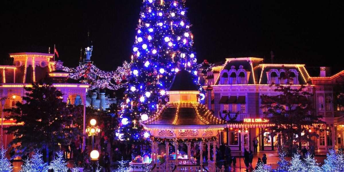 disneyland paris chrismas tree