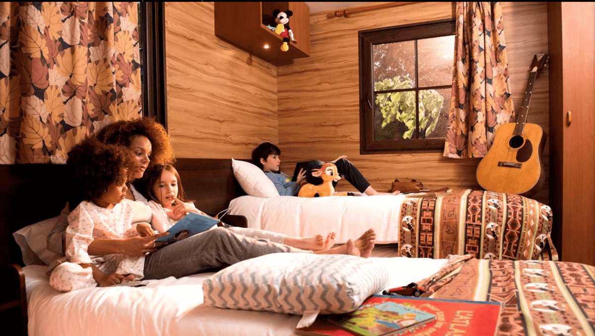 davy crockett ranch family in room