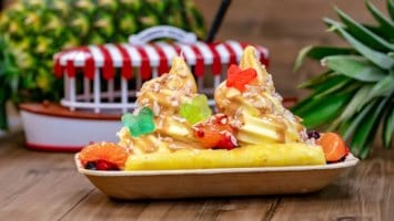 jungle cruise boat dole whip pinepple split