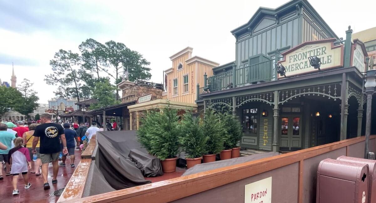 frontierland construction walls