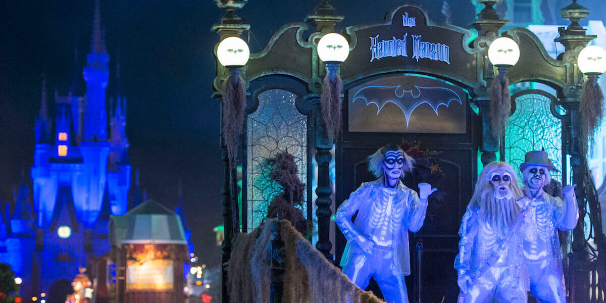 hitchhiking ghosts disney world halloween boo to you