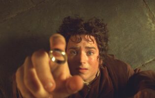 elijah wood catching the ring as frodo baggins