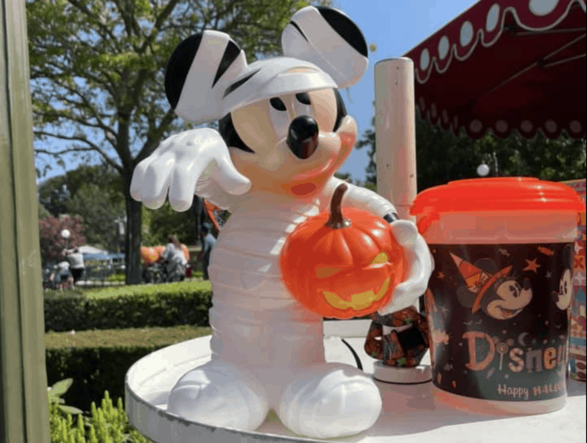 New Holiday-Themed Popcorn Bucket at WDW Carts