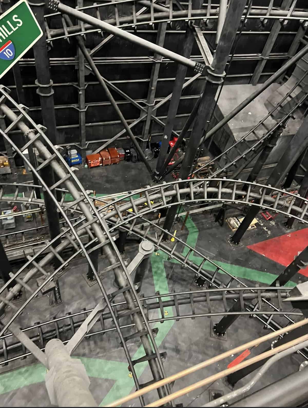 rock-n-roller-coaster-gets-stuck