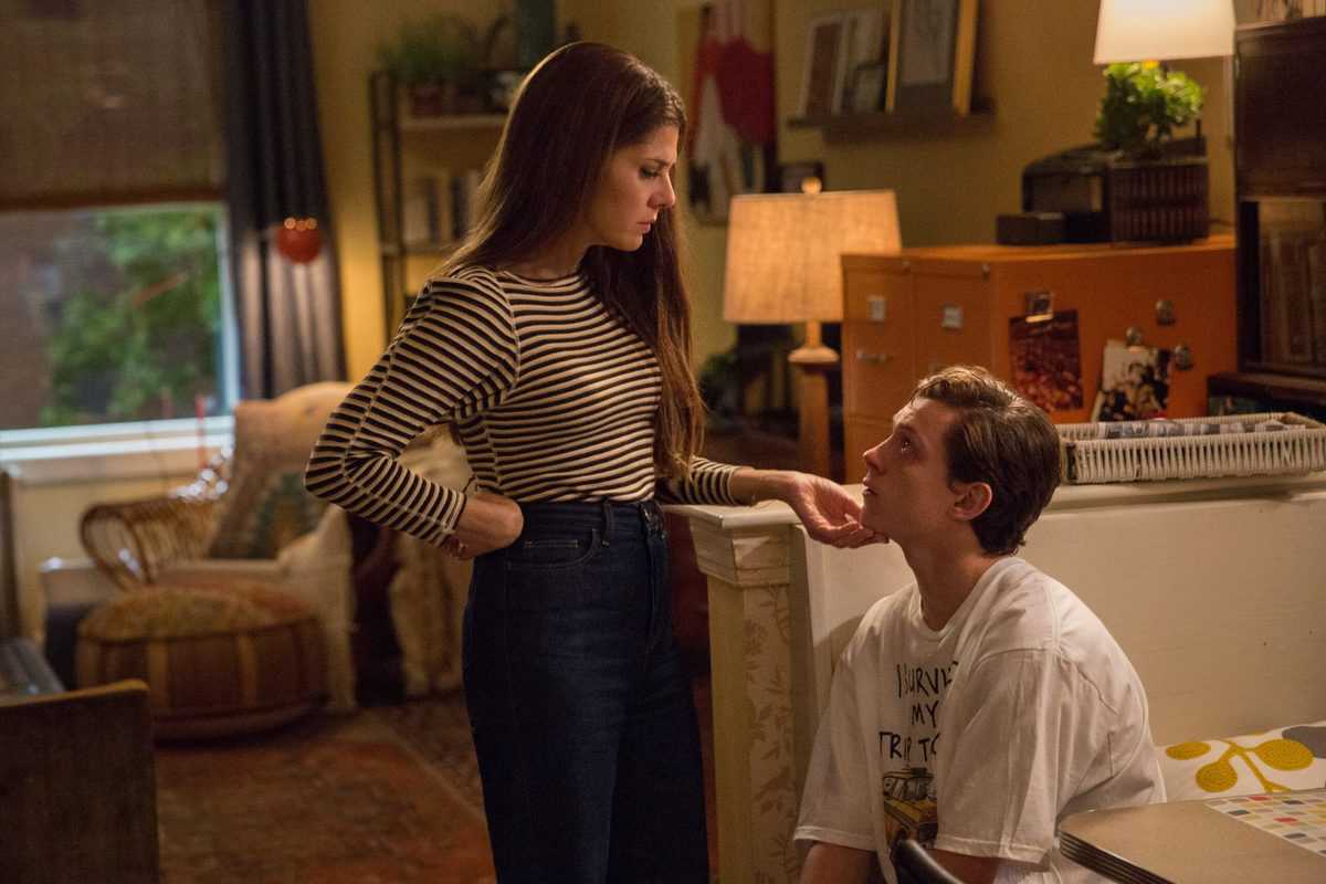 marisa tomei as aunt may (left) and tom holland as peter parker (right) in spider-man homecoming