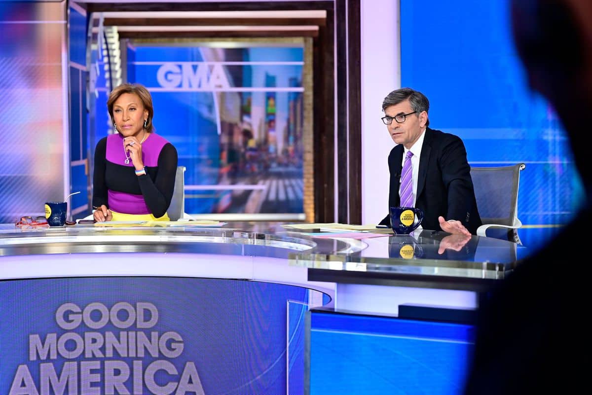 robin roberts (left) and george stephanopolous (right) on good morning america set