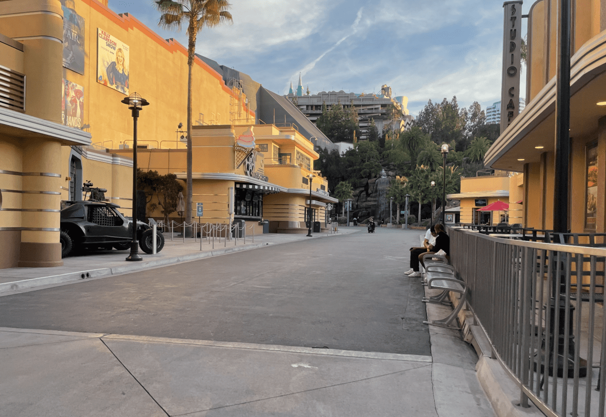 universal hollywood crowds