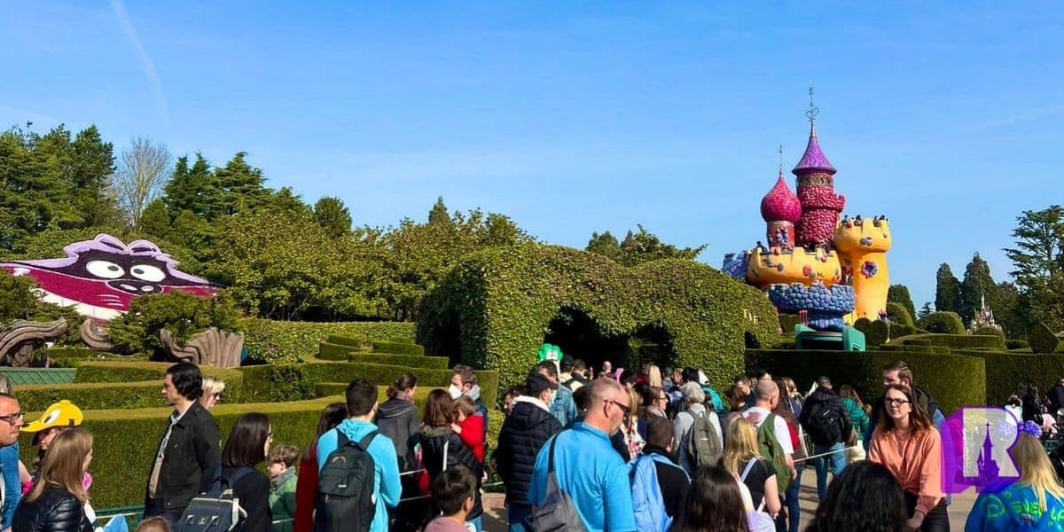 disneyland paris crowds