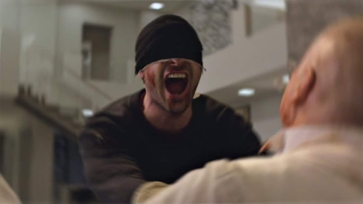 Daredevil screaming while fighting Kingpin