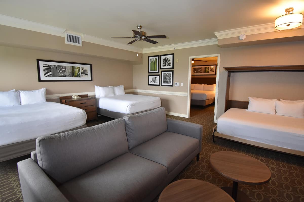 FAMILY SUITE shades of green