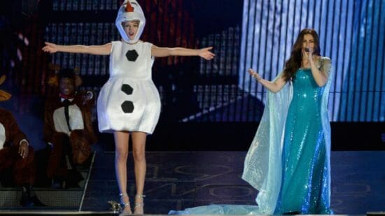 Taylor Swift & Indina Menzel dressed as Frozen characters