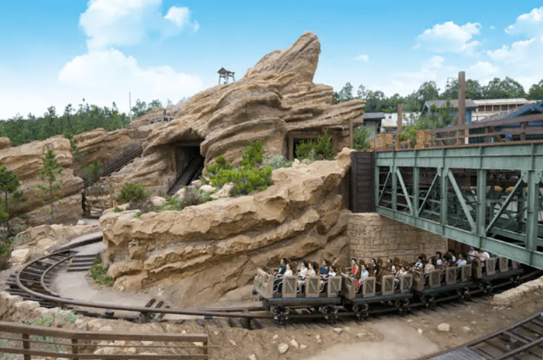 Grizzly Gulch at Hong Kong Disneyland header
