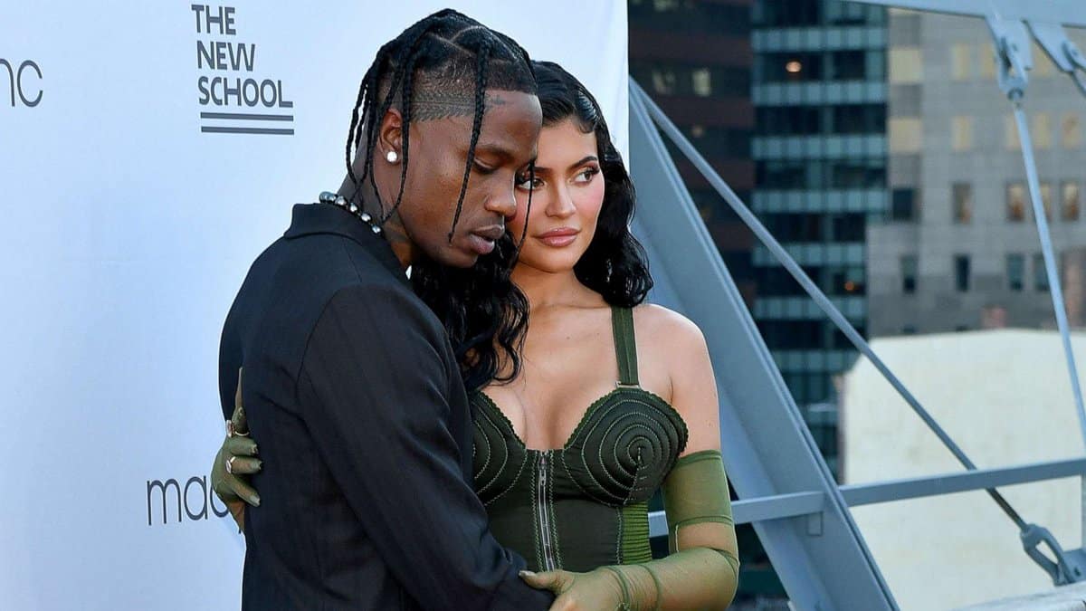 kylie jenner (right) and travis scott (left) on red carpet