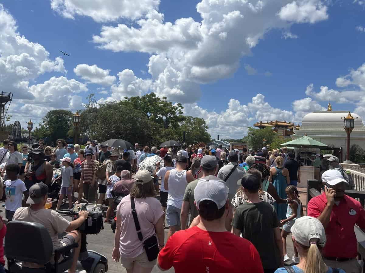 crowds at epcot food and wine