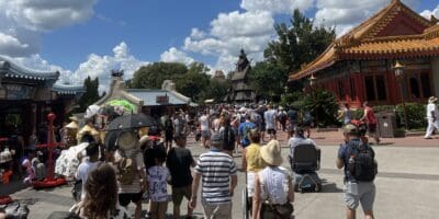 crowds at epcot food and wine festival