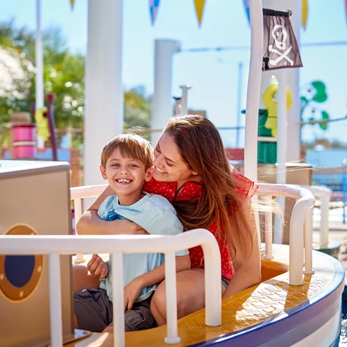 Peppa pig theme park grandad dog's pirate boat