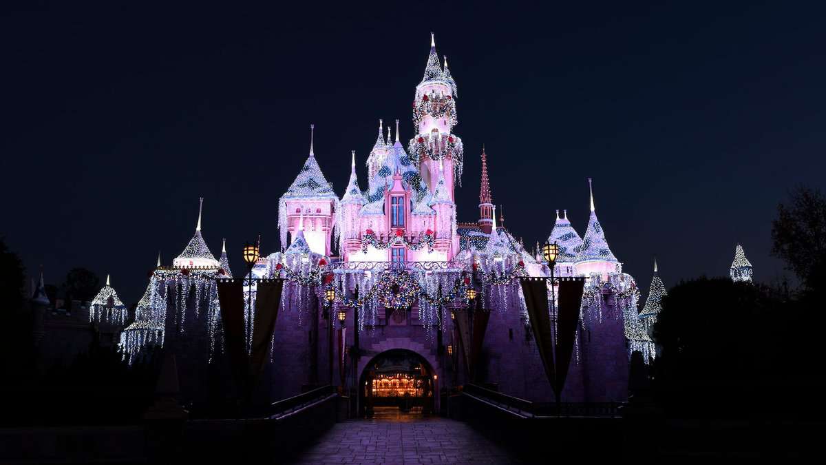 disneyland wintertime-enchantment-castle