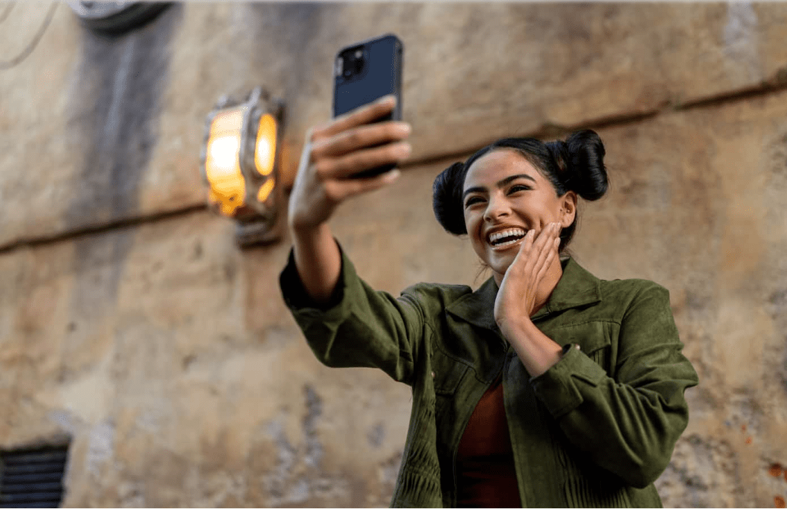 Guest taking a selfie at Star Wars Galaxy's Edge