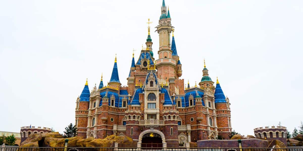 shanghai disneyland castle