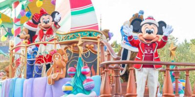 Mickey & Minnie in Disney Christmas Stories parade