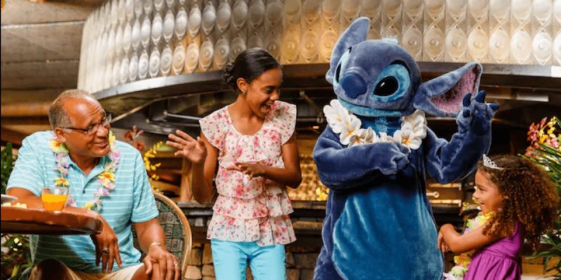 Stitch dancing with a family at 'Ohana dining at Polynesian Resort