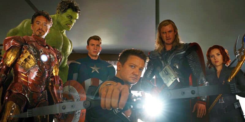 (L-R) Robert Downey Jr., Mark Ruffalo, Chris Evans, Jeremy Renner, Chris Hemsworth, and Scarlett Johannsson in 'The Avengers' (2012)