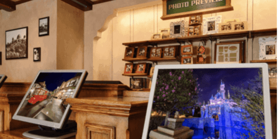 A counter with two computers where Guests can view their photopass images.