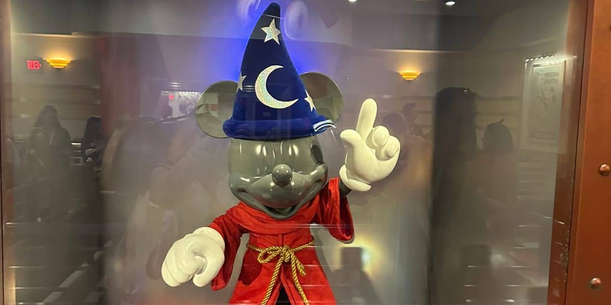 Mickey's Sorcerer gear at Runaway Railway