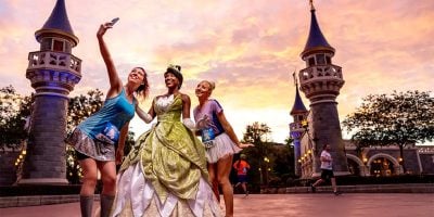 Runners taking a selfie with Tiana