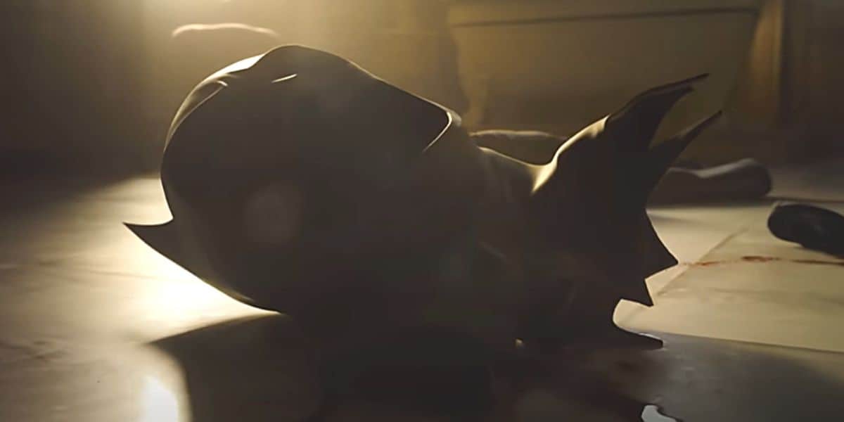 The Bat cowl on the floor in The Flash trailer