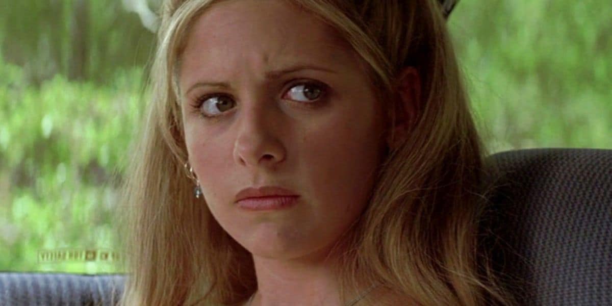 Sarah Michelle Gellar as Helen Shivers looking scared in I Know What You Did Last Summer