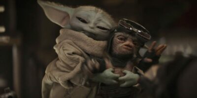 Grogu hugging Babu Frik in The Mandalorian