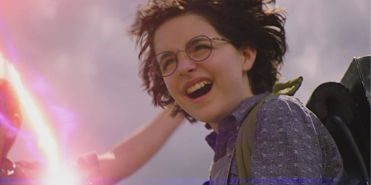 Phoebe using the proton pack in Ghostbusters: Afterlife