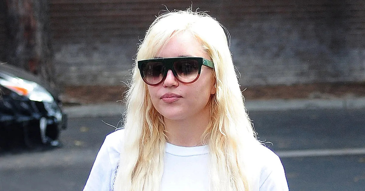 Amanda Bynes 90s star public incident
