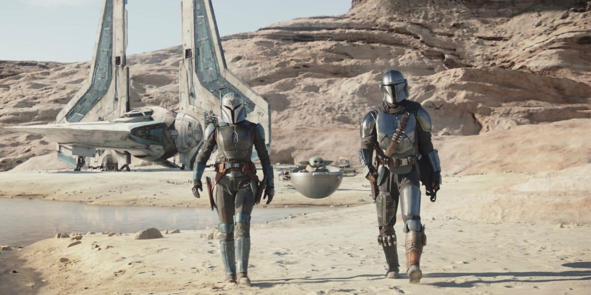 Bo-Katan, Grogu and Din Djarin at the covert (L-R: Katee Sackhoff, himself, Pedro Pascal). Credit: Lucasfilm